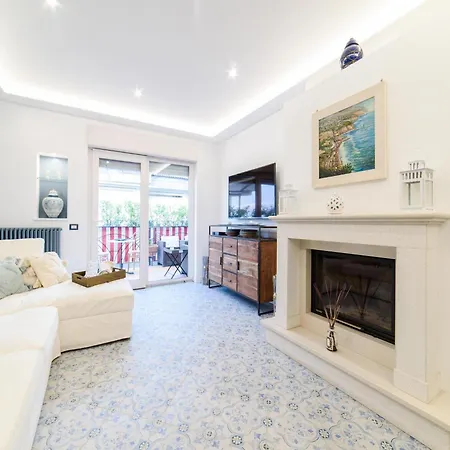 3 Bedroom In Διαμέρισμα Σορέντο